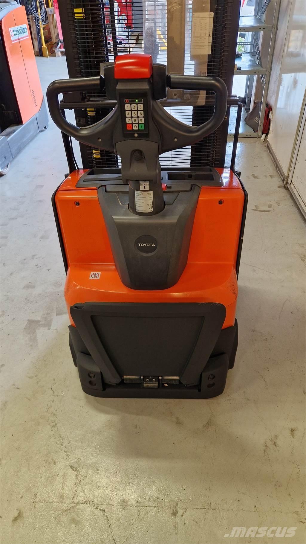 Toyota SWE140L Ručni električni viljuškar