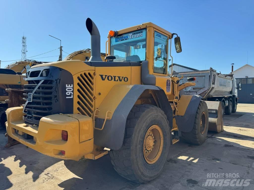 Volvo L 90 E +Mérleg Utovarivači na točkove