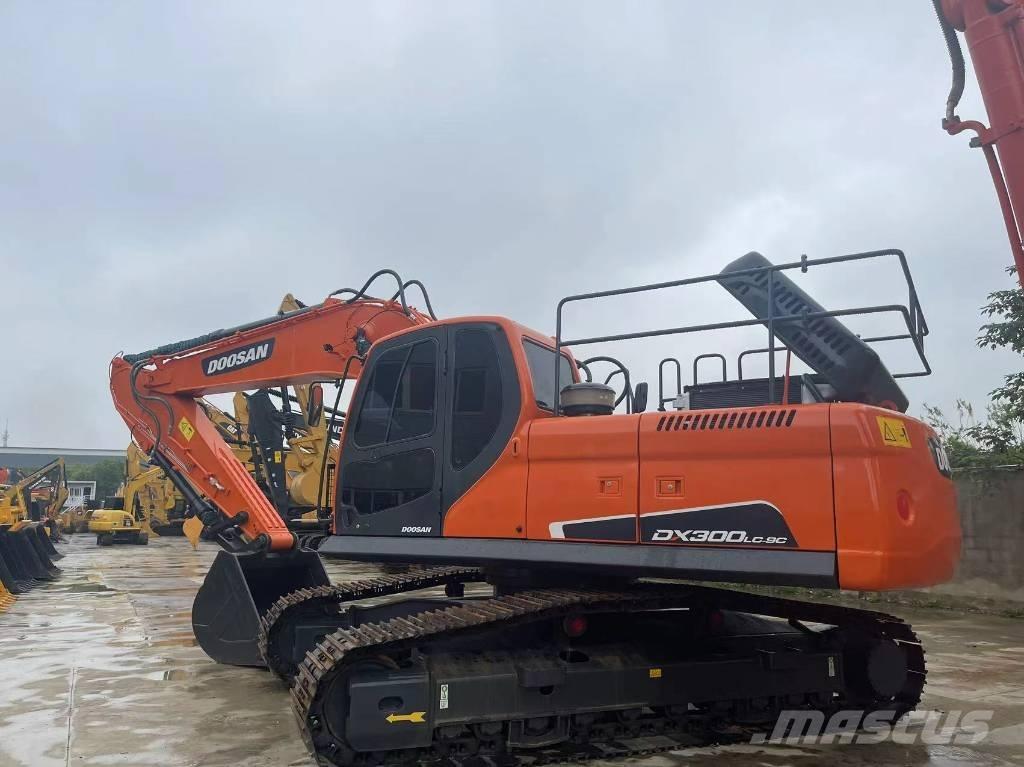 Doosan DX 300 LC Bageri guseničari