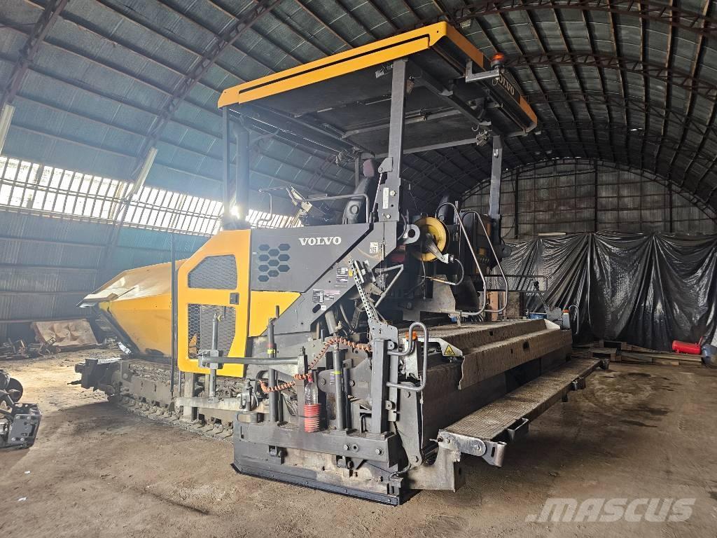 Volvo P6820C Asfaltni finišeri