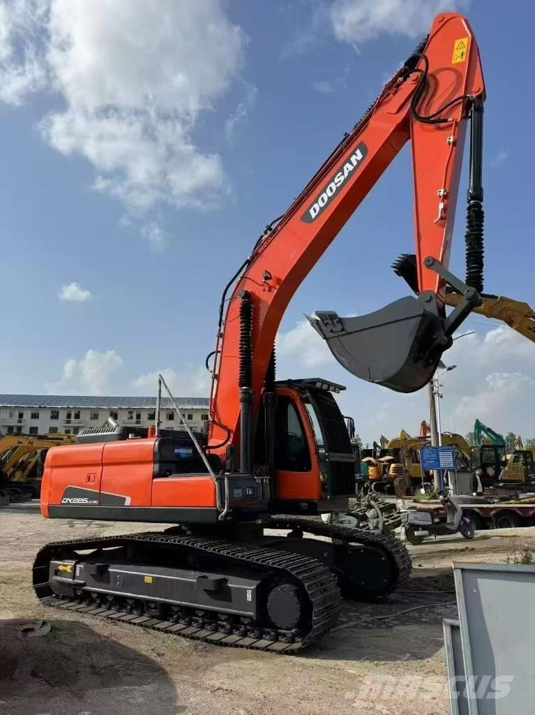 Doosan 225 LCA Bageri guseničari