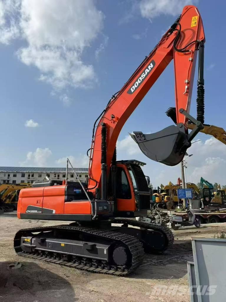 Doosan 225 LCA Bageri guseničari