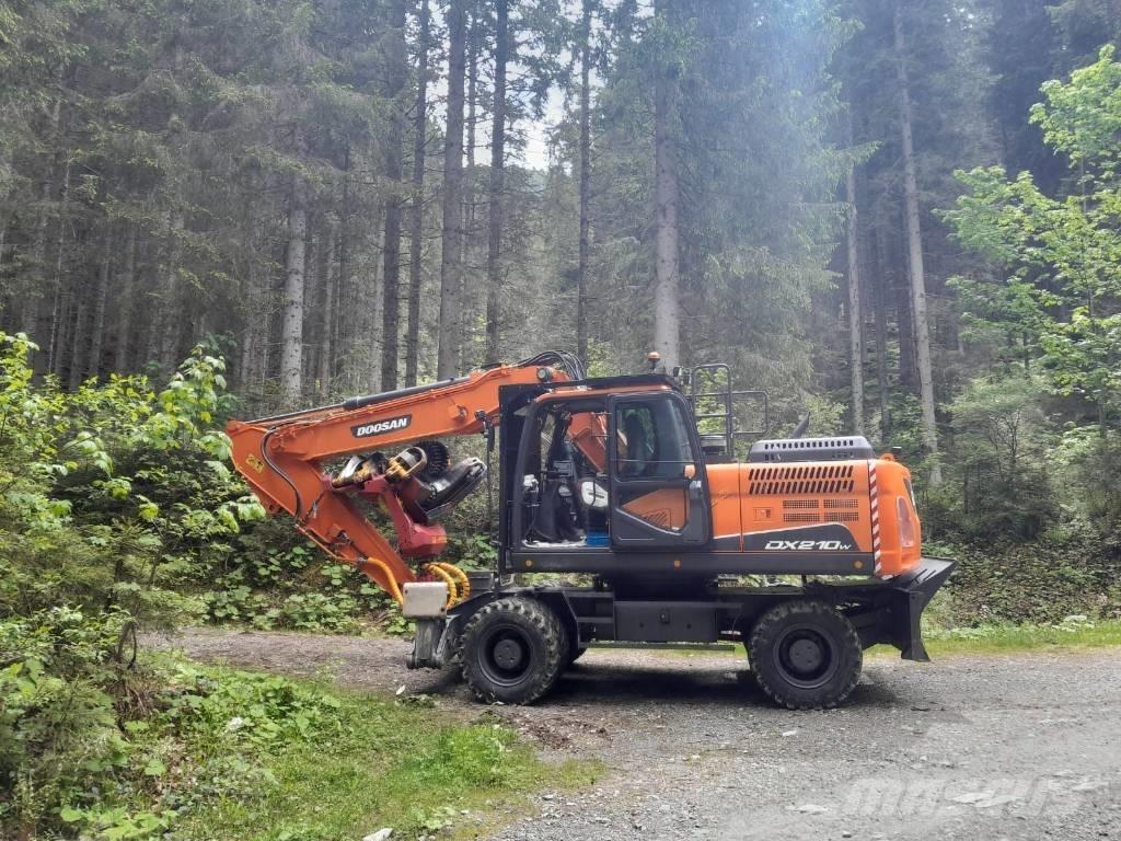 Doosan DX 210 W Bageri