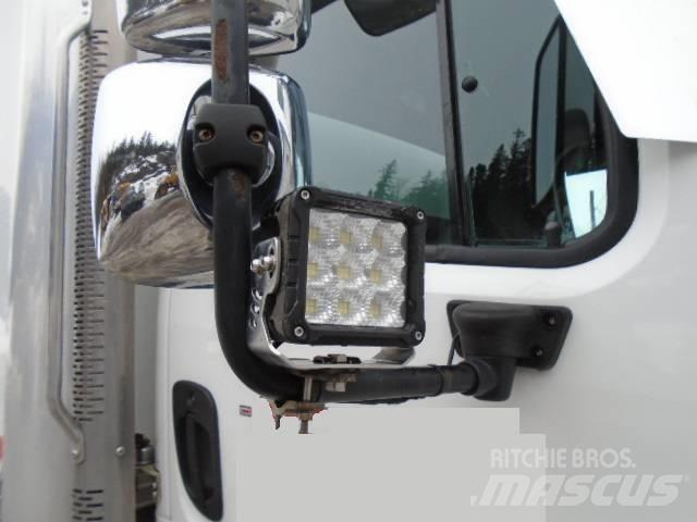 Freightliner M2 106 Sanduk kamioni