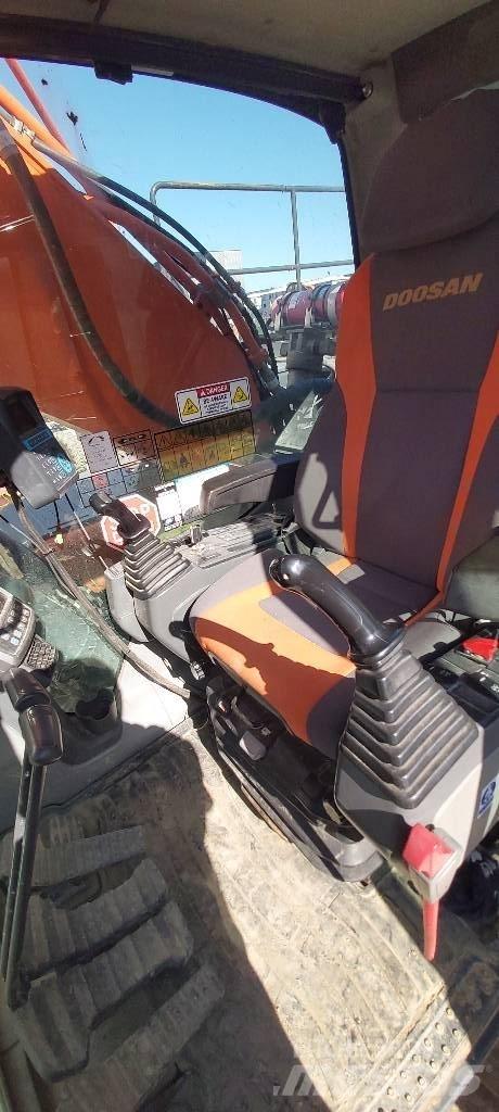 Doosan DX 300 LC Bageri guseničari