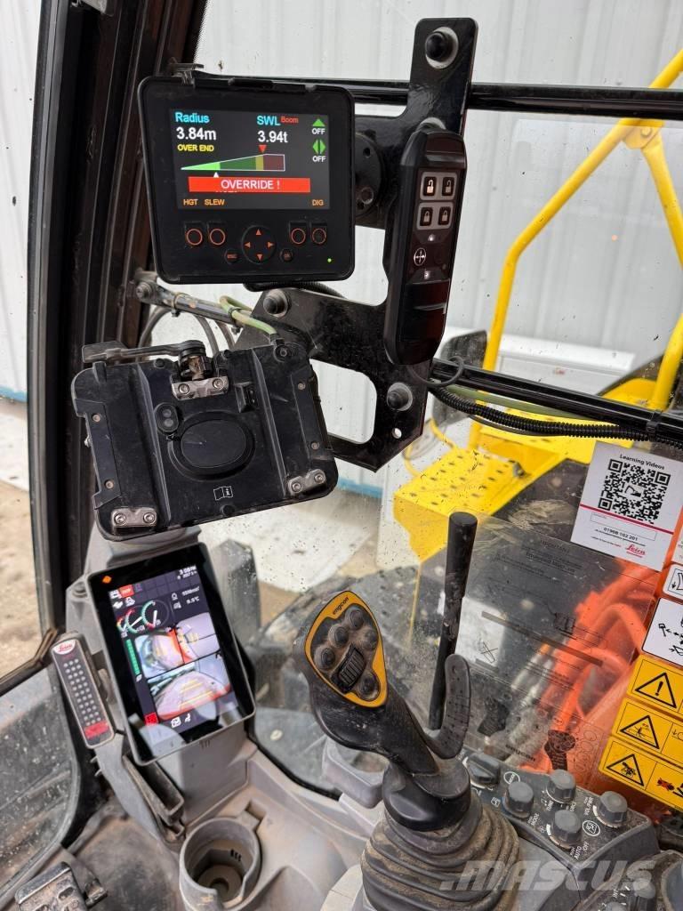 Hitachi ZX 135 US-7 Bageri guseničari