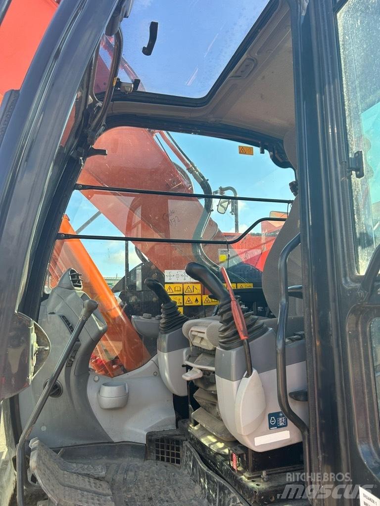 Hitachi ZX225 USLC-6 Bageri guseničari