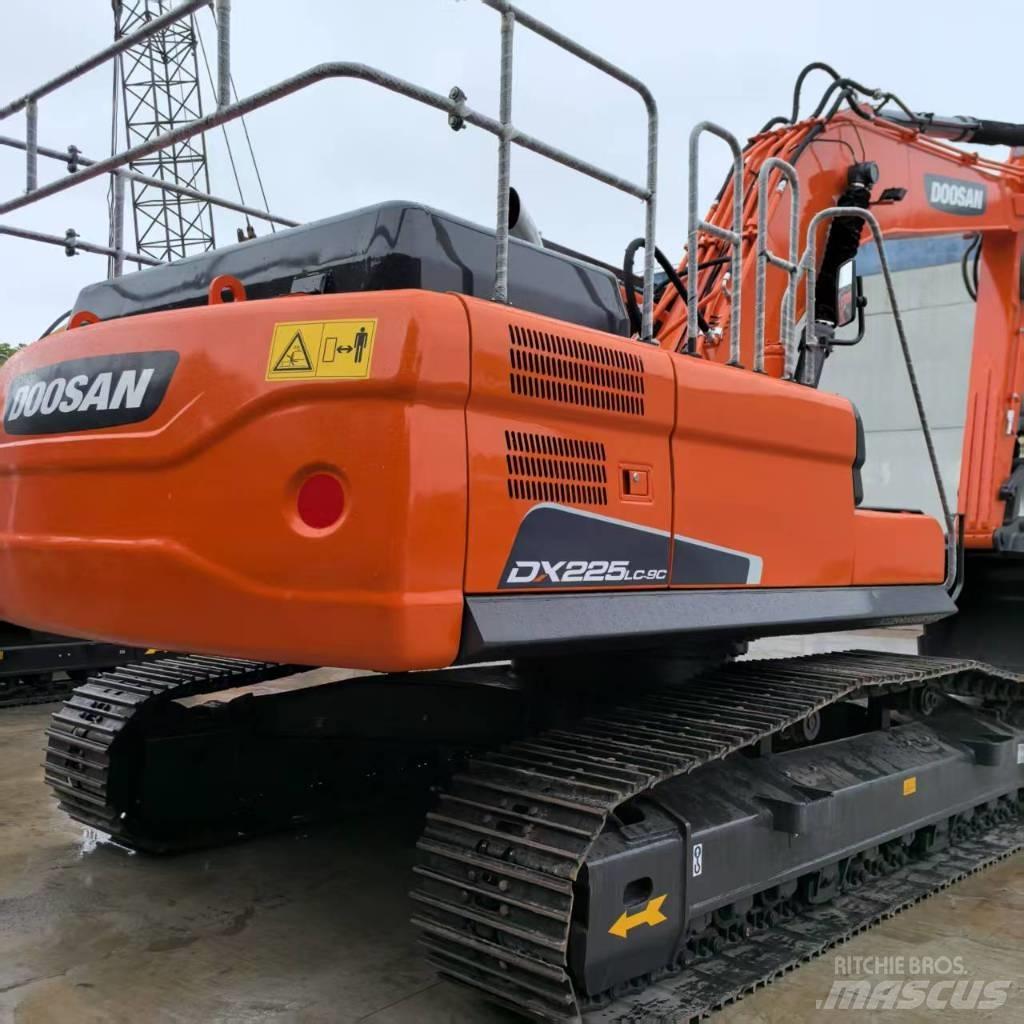 Doosan DX 225 LC Crawler excavators