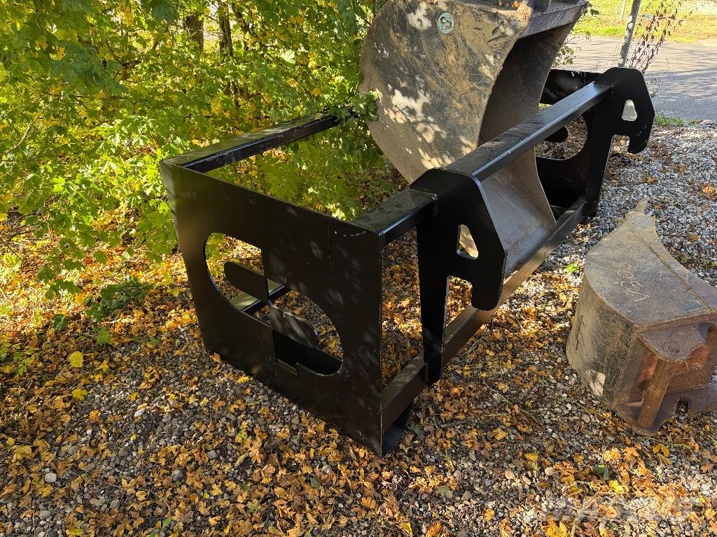 Takeuchi TB 260 Bageri guseničari