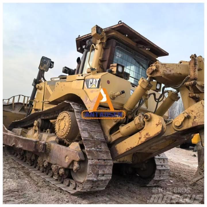 CAT D8T bulldozers Buldožeri guseničari