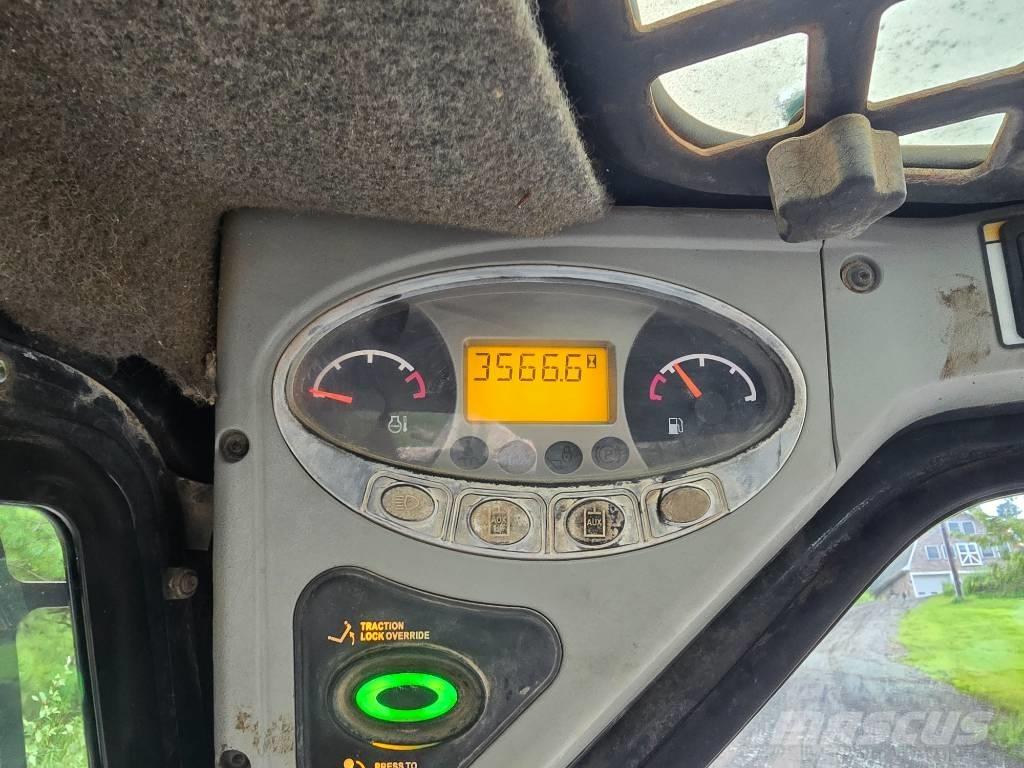 Bobcat T 320 Skid steer mini utovarivači