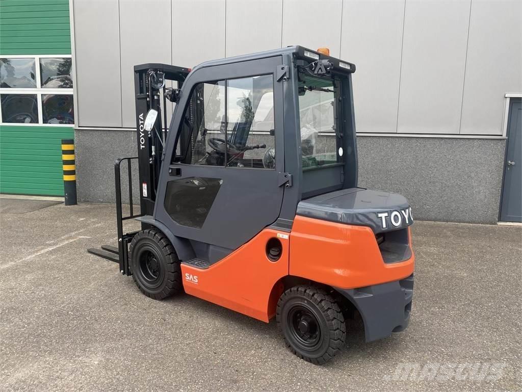 Toyota 52-8FDF25 Dizelski viljuškari
