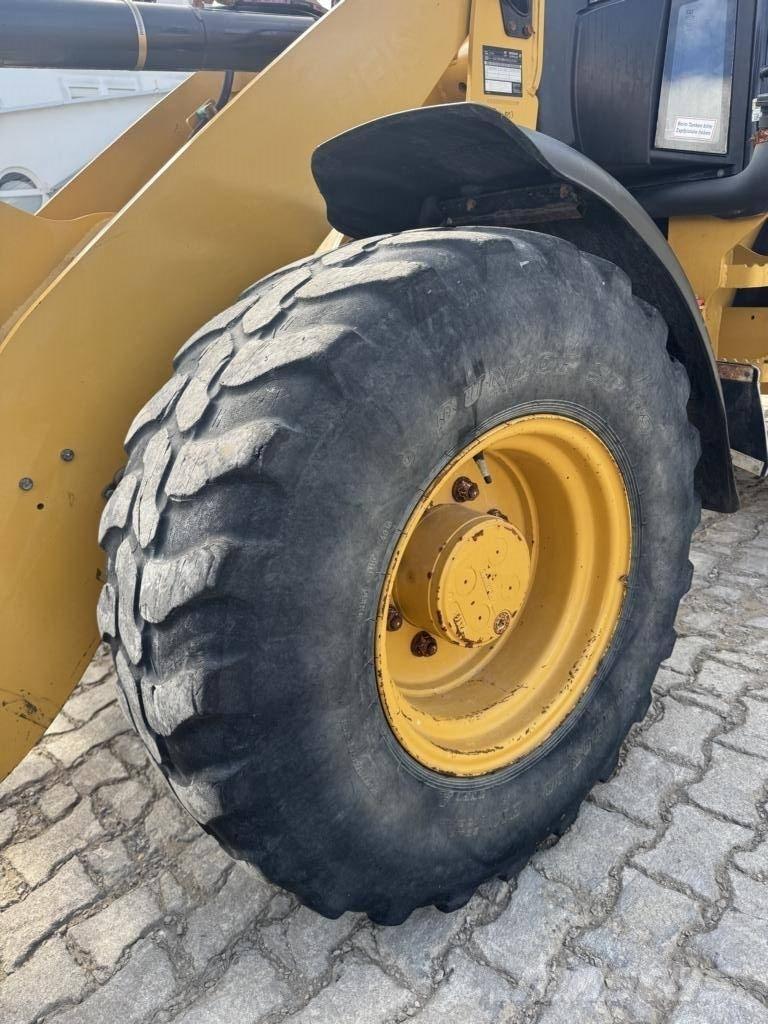 CAT 908M Utovarivači na točkove