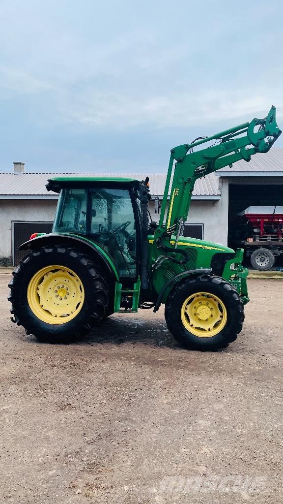 John Deere 5820 Traktori