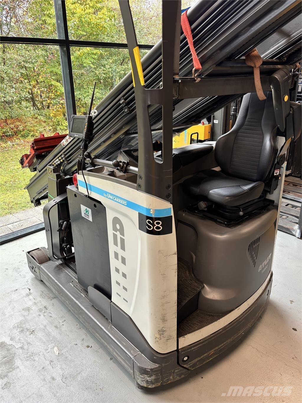 Atlet UHD200 Viljuškari sa pomičnim stupom