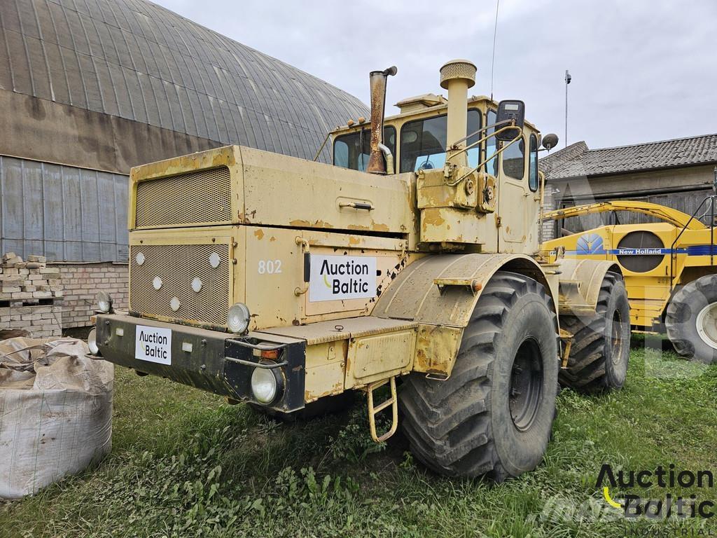  Kirovec K-701 Traktori