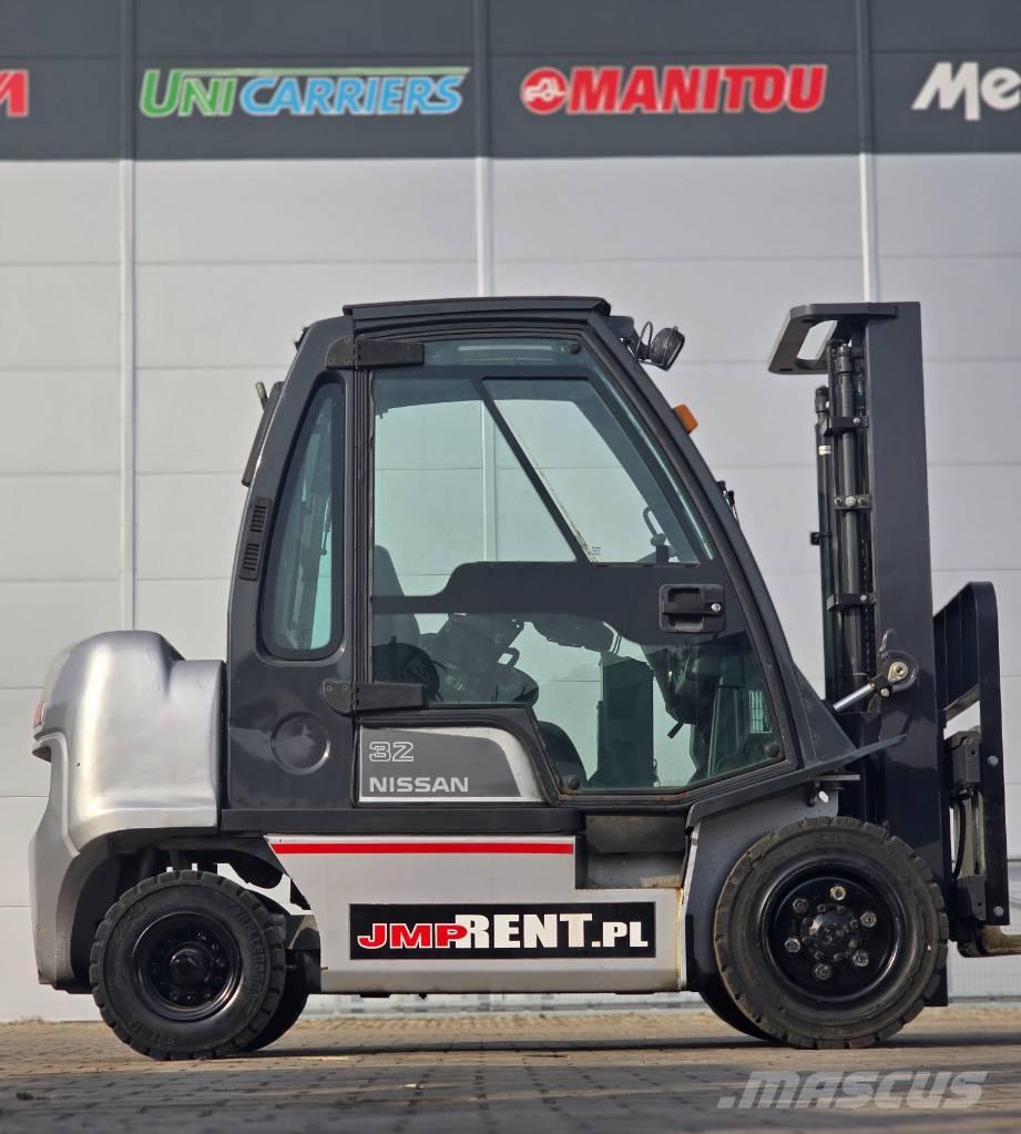 Nissan FGD02 A 32 Q Plinski viljuškari