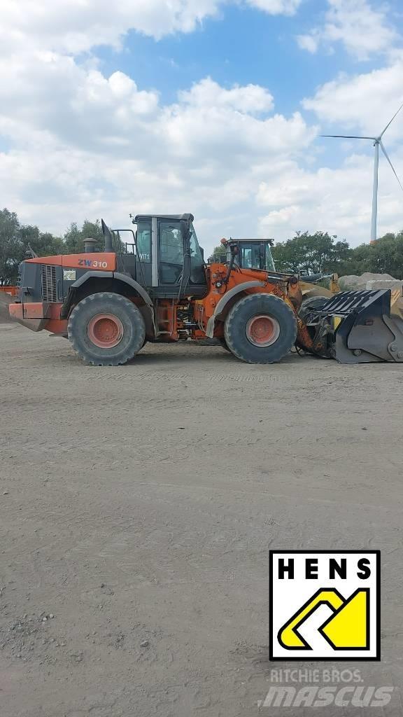 Hitachi ZW 310 Zglobni damperi