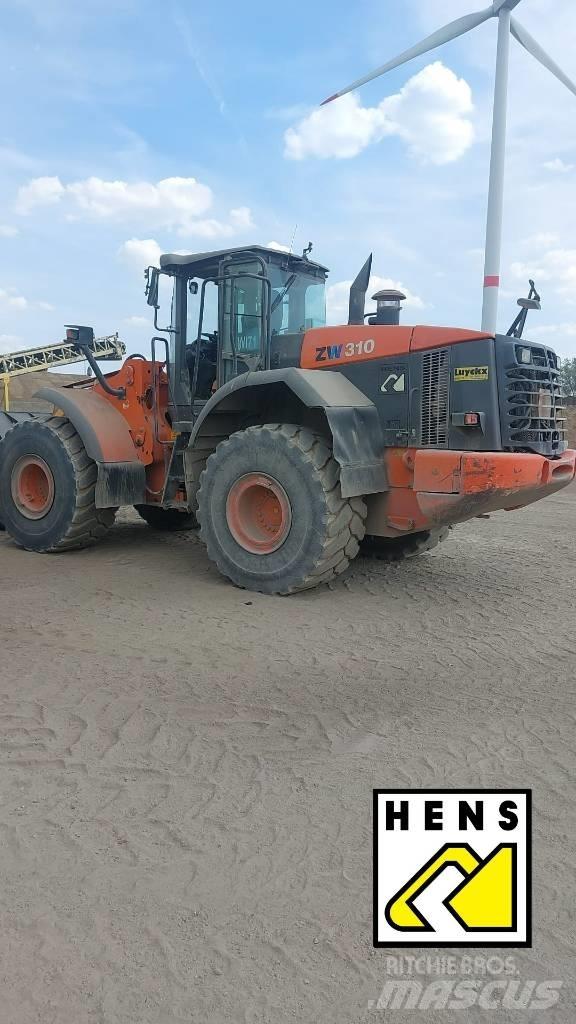 Hitachi ZW 310 Zglobni damperi
