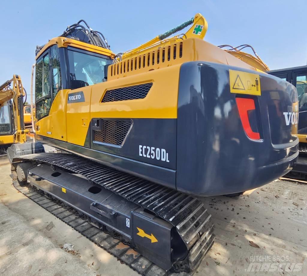 Volvo EC 250 D L Bageri guseničari