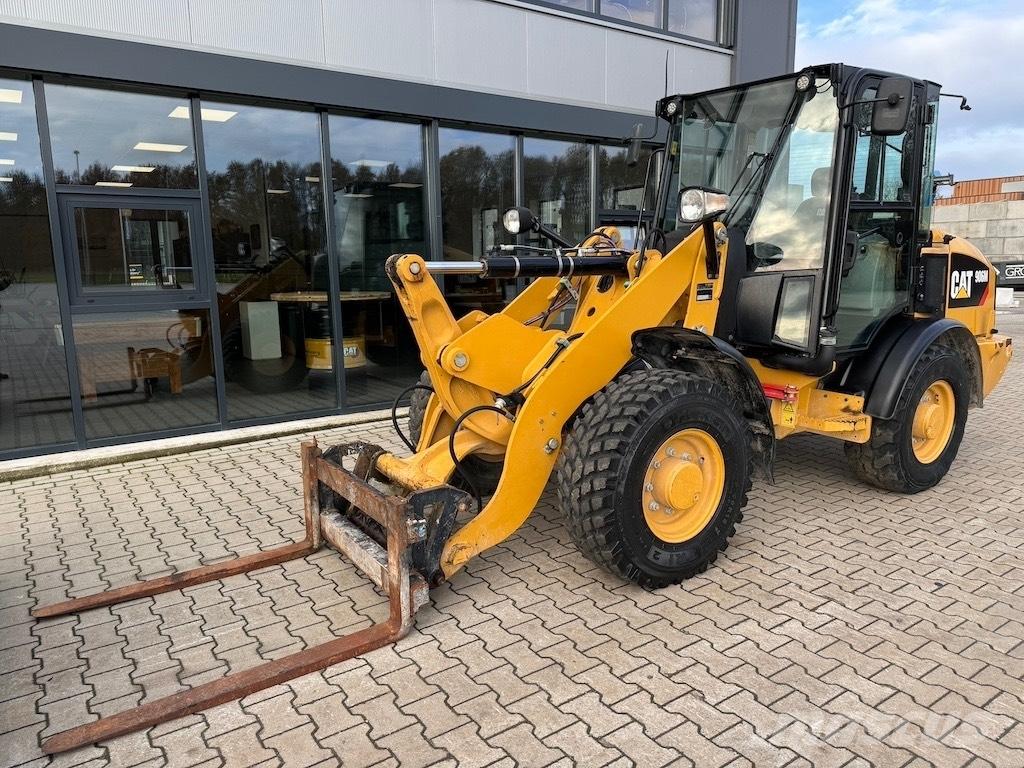 CAT 906M Utovarivači na točkove