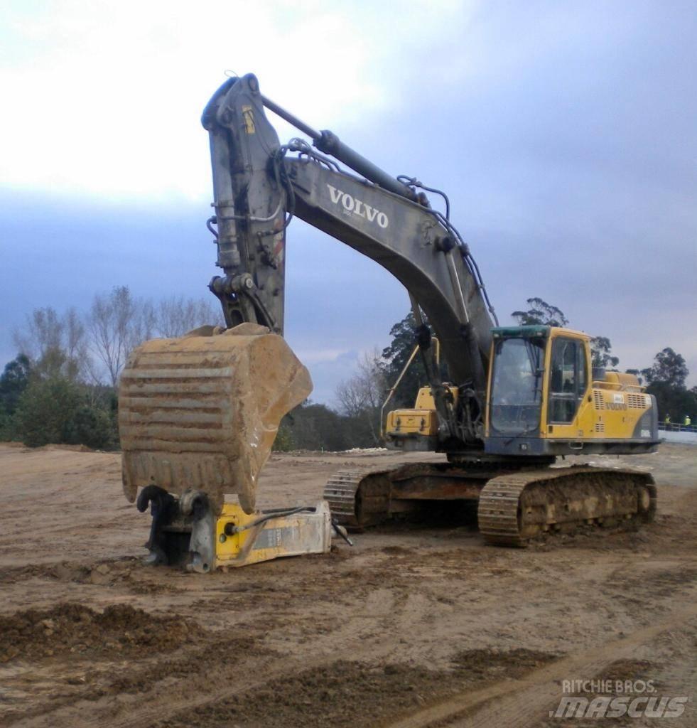 Volvo EC 460 B LC Bageri guseničari