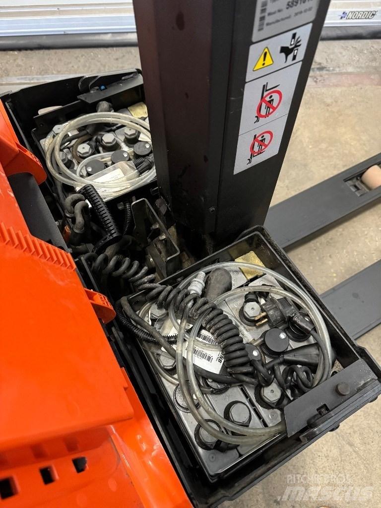 Toyota SWE080L Ručni električni viljuškar