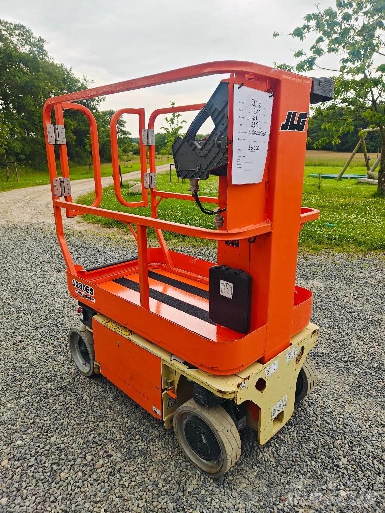 JLG 1230 ES Jarbolne penjajuće platforme