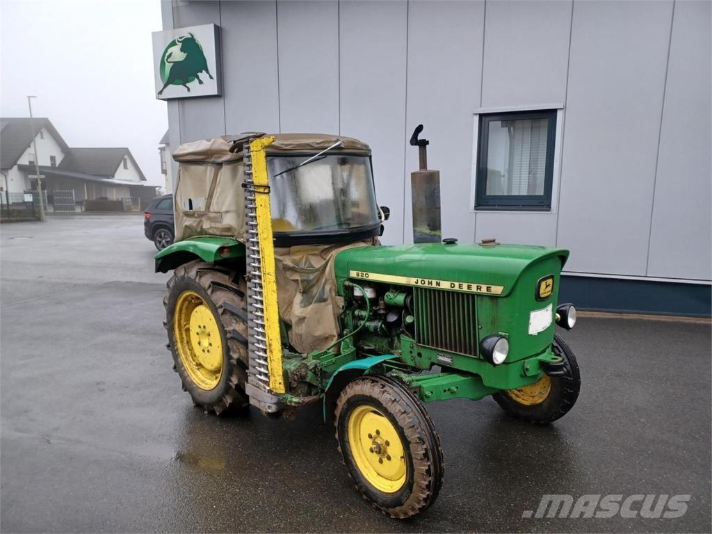 John Deere 820 Traktori