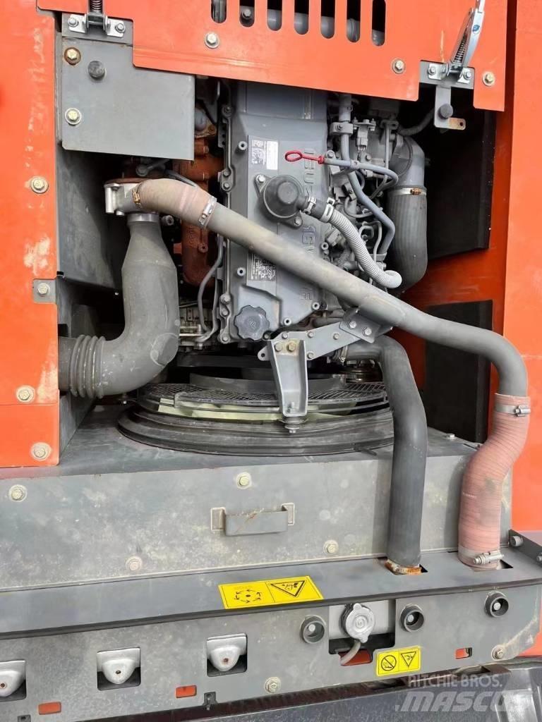 Hitachi ZX 240-3 Bageri guseničari