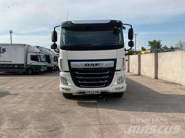 DAF CF 450 Kamioni sa ravan platformom / vitlom
