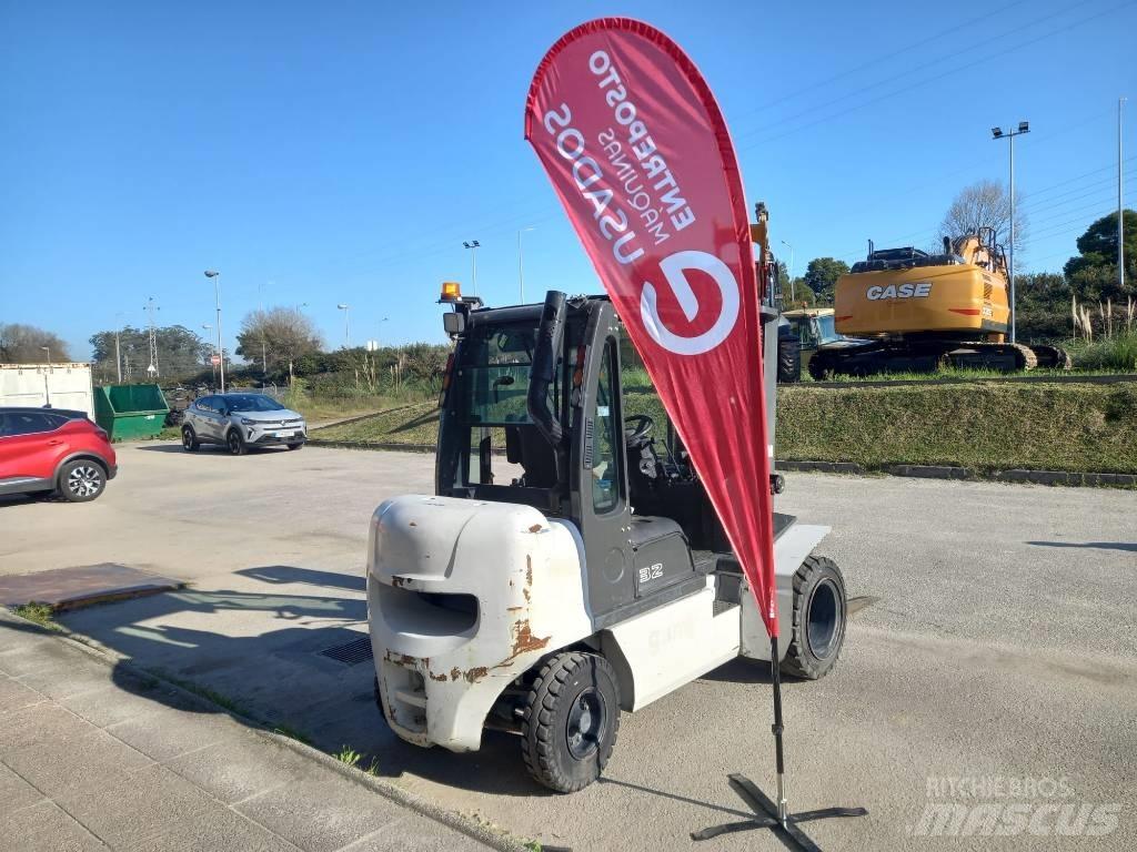 UniCarriers D32 Dizelski viljuškari