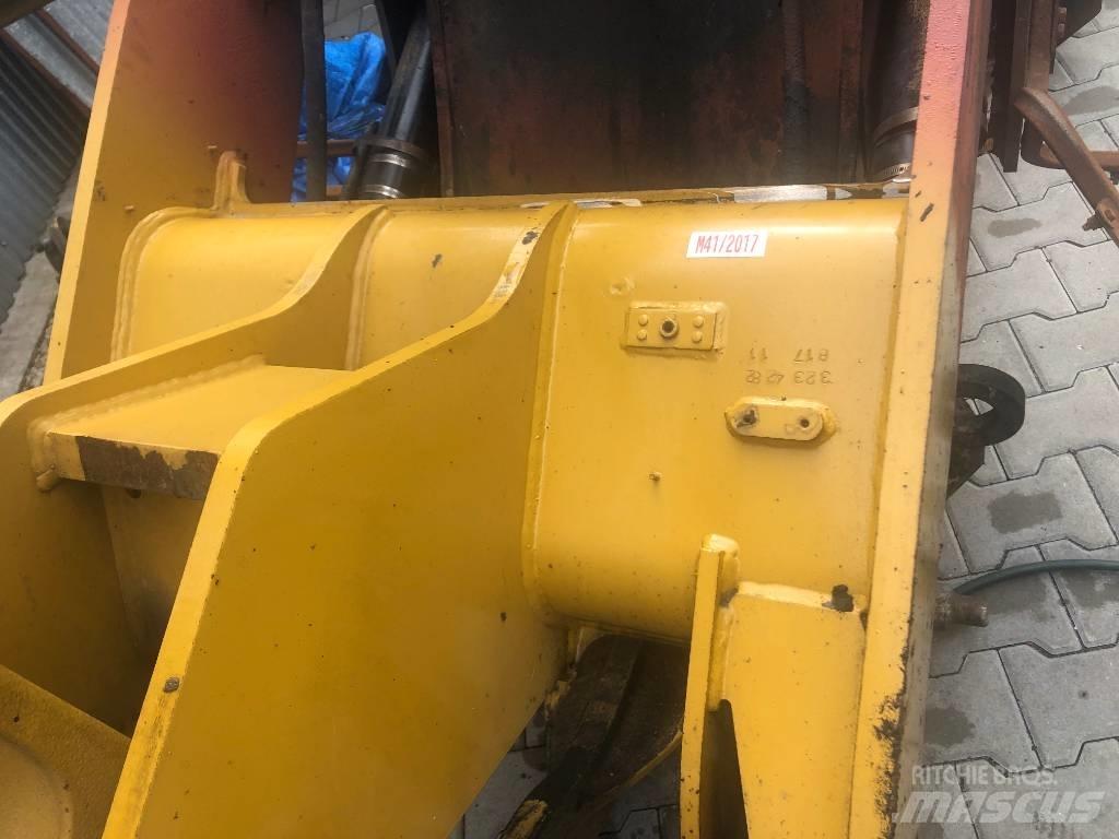 CAT 906 ramiona Šasija i vešenje
