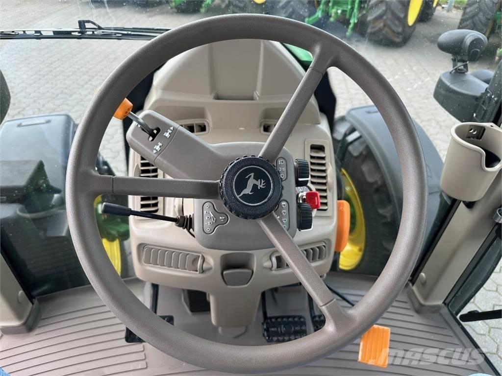 John Deere 6110 M Traktori