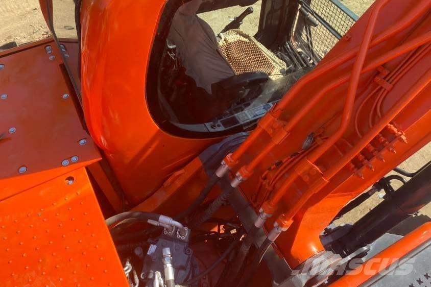 Doosan DX225 Bageri guseničari