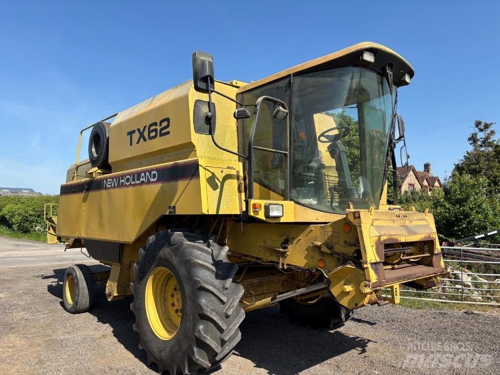 New Holland TX 62 Kombajni