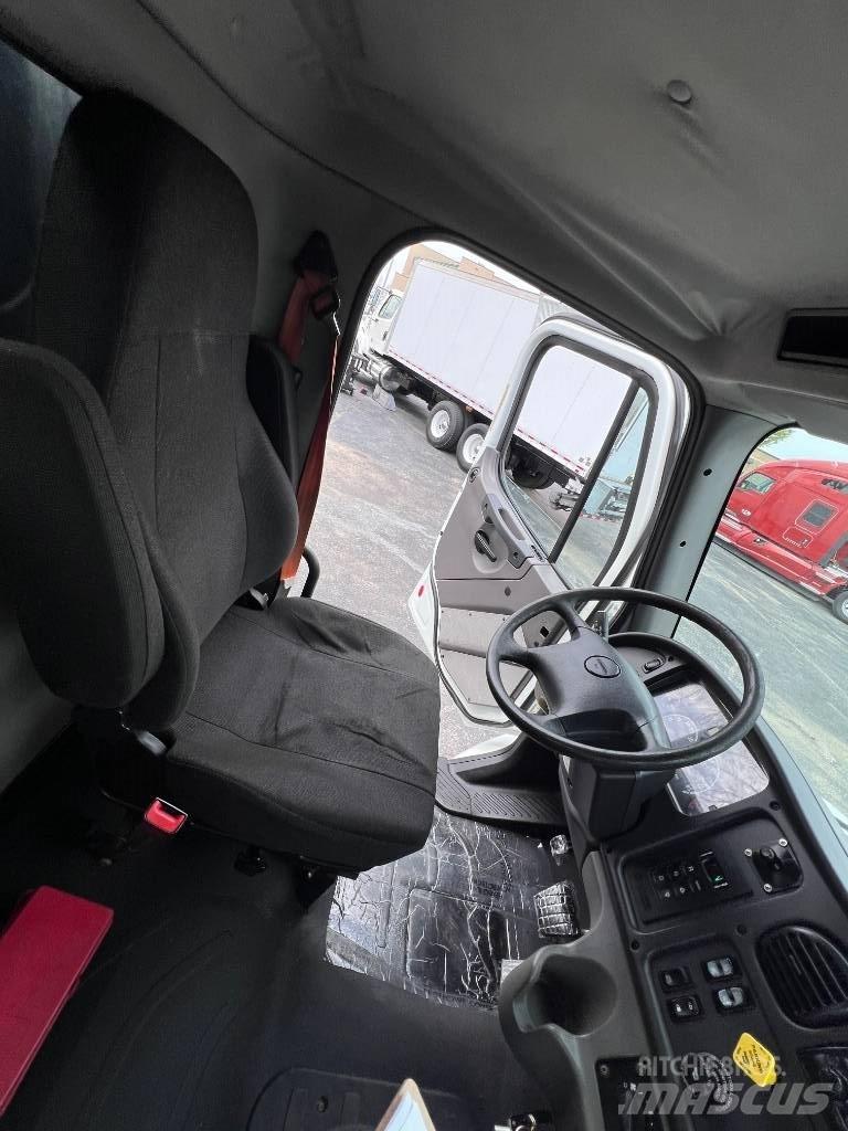 Freightliner M 106 Kamioni sa otvorenim sandukom