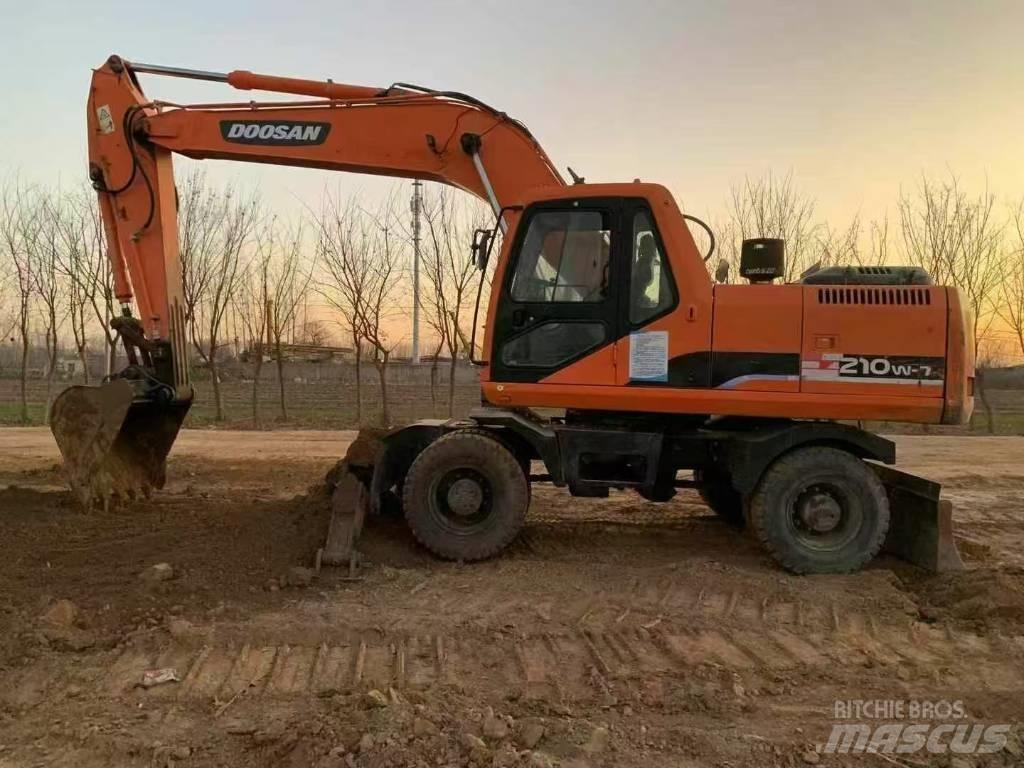Doosan DH 210 W Bageri točkaši