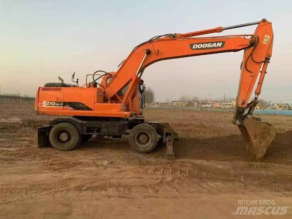 Doosan DH 210 W Bageri točkaši