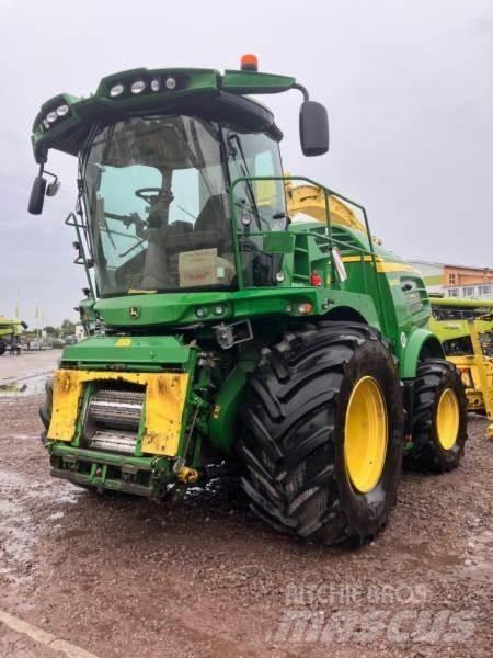 John Deere 8400 Mašine za stočnu hranu sa sopstvenim pogonom