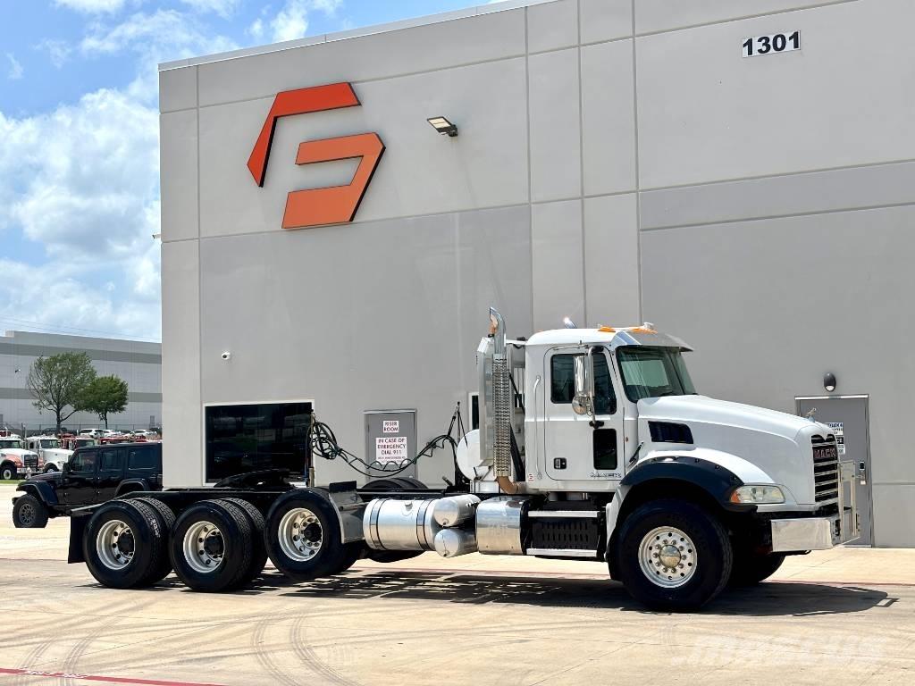 Mack Granite GU 813 Tegljači