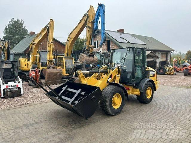 CAT  906M Utovarivači na točkove