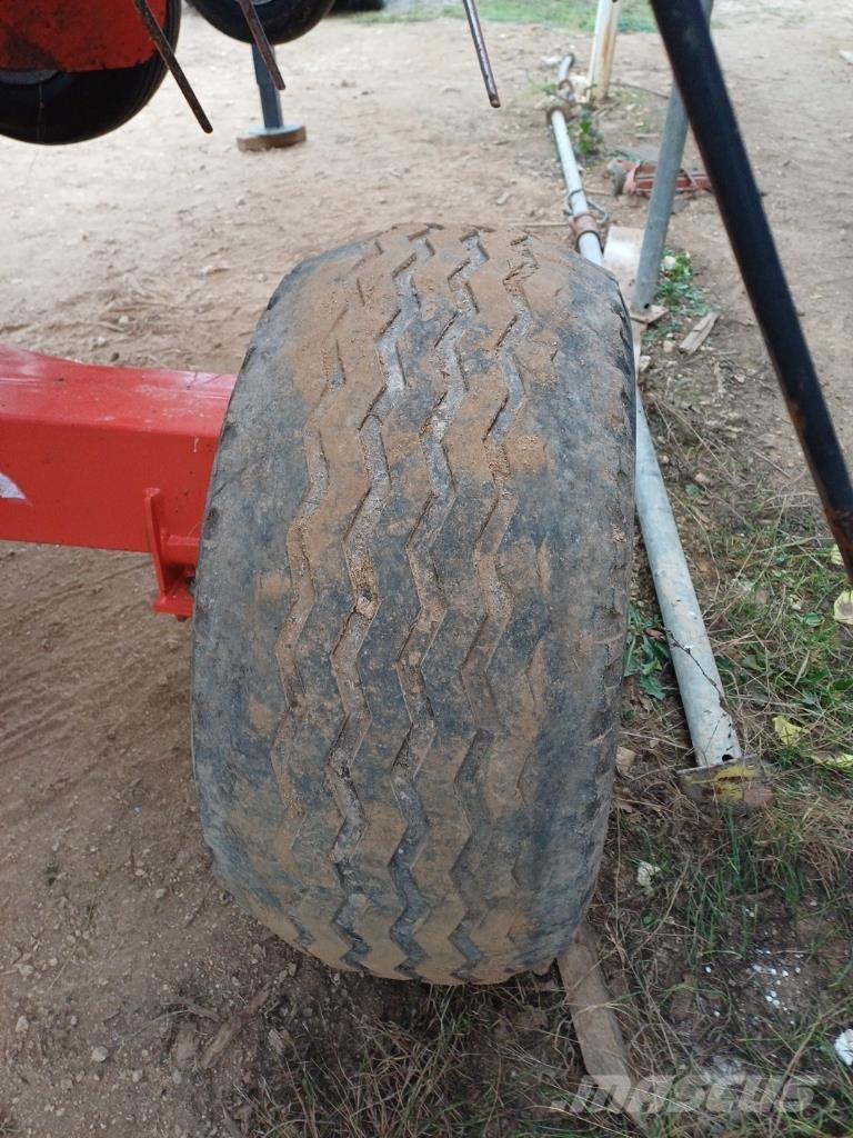 Kuhn GF 13012 Okretači i sakupljači sena