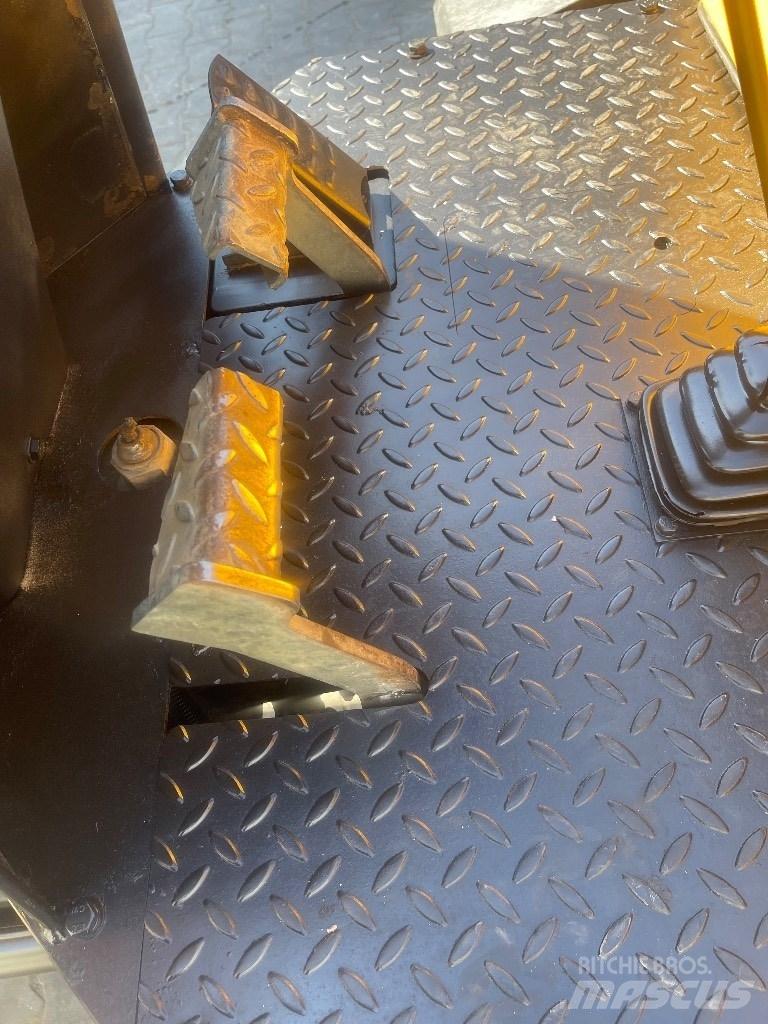 JCB TA 3 S Zglobni damperi