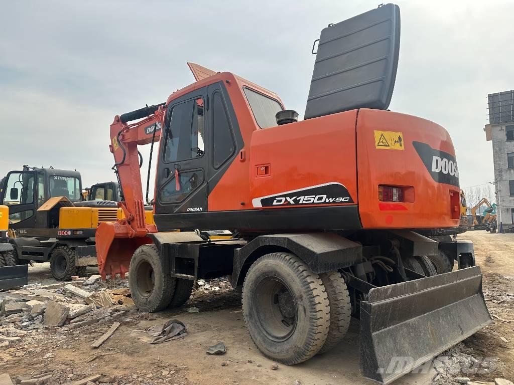 Doosan DX 150W -9 Bageri točkaši
