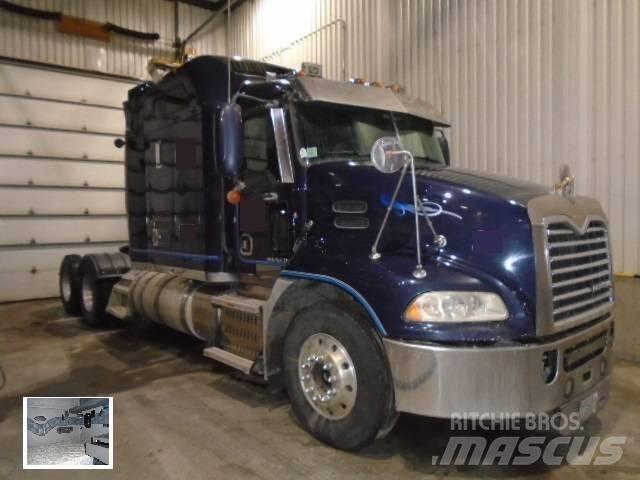 Mack CXU 613 Tegljači