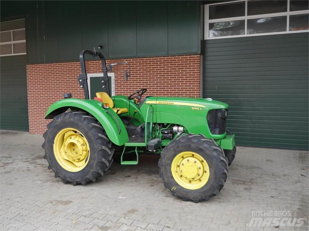 John Deere 5065E Traktori