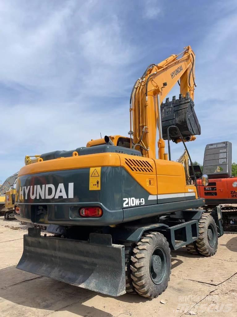 Hyundai R210W-9 Bageri točkaši