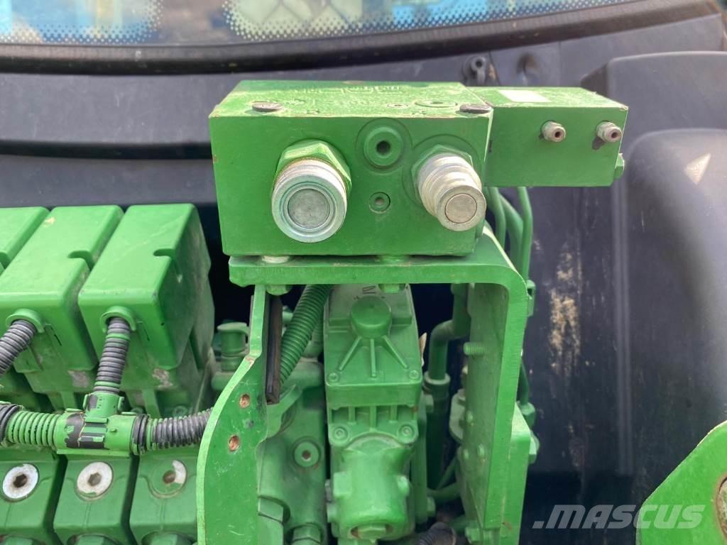 John Deere 6130 R Traktori