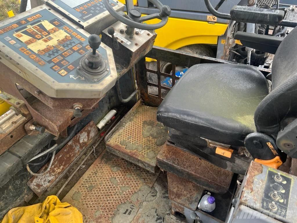 Titan 6870 Paver Asfaltni finišeri